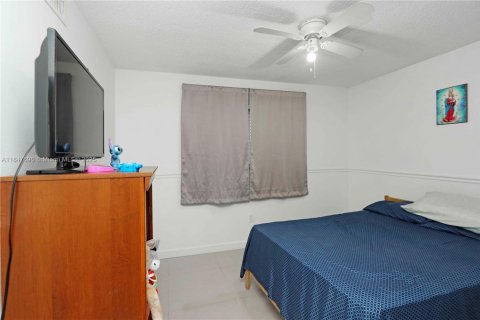 Condo in Hialeah Gardens, Florida, 2 bedrooms  № 1848266 - photo 20
