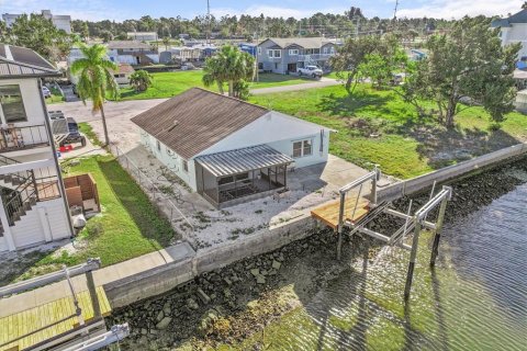 House in Hudson, Florida 2 bedrooms, 114.64 sq.m. № 1778489 - photo 1