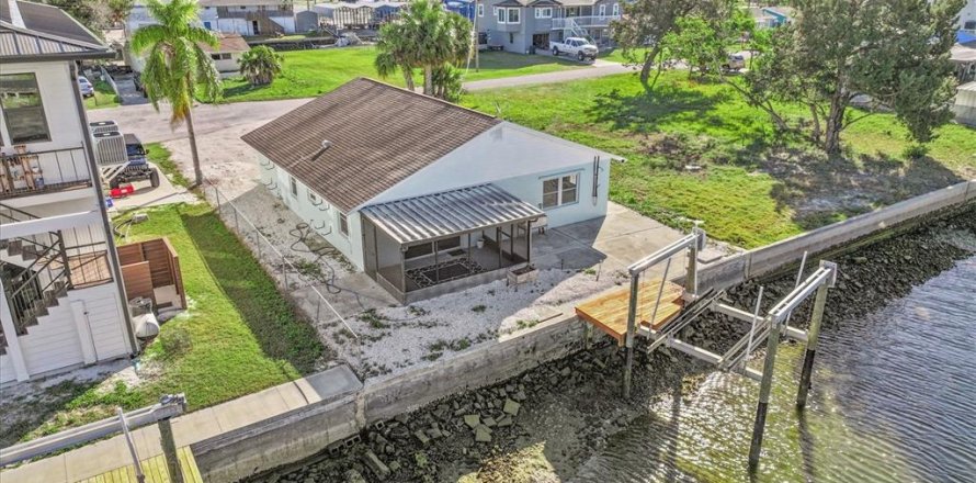House in Hudson, Florida 2 bedrooms, 114.64 sq.m. № 1778489