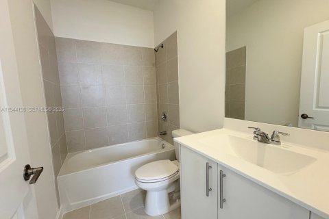 Touwnhouse à louer à Homestead, Floride: 3 chambres, 131.36 m2 № 2000662 - photo 16