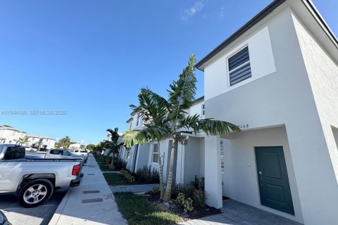 Touwnhouse à louer à Homestead, Floride: 3 chambres, 131.36 m2 № 2000662 - photo 2