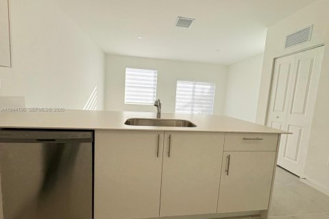 Touwnhouse à louer à Homestead, Floride: 3 chambres, 131.36 m2 № 2000662 - photo 8