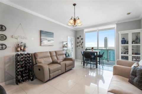 Condominio en venta en Hallandale Beach, Florida, 2 dormitorios, 121.33 m2 № 2032631 - foto 9