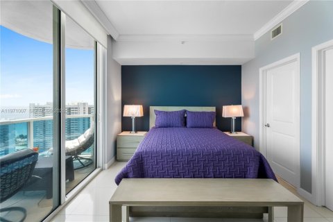 Condominio en venta en Hallandale Beach, Florida, 2 dormitorios, 121.33 m2 № 2032631 - foto 16
