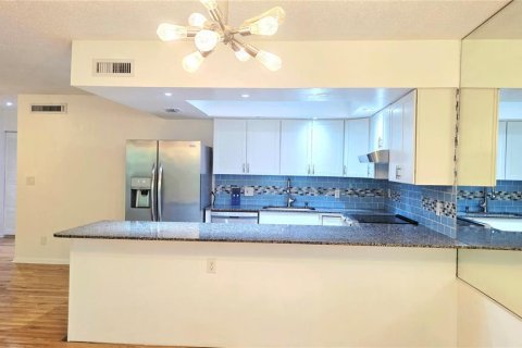 Copropriété à vendre à Clearwater, Floride: 2 chambres, 85.66 m2 № 2150954 - photo 14