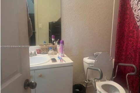 Condo in Pembroke Park, Florida, 2 bedrooms  № 1862923 - photo 7