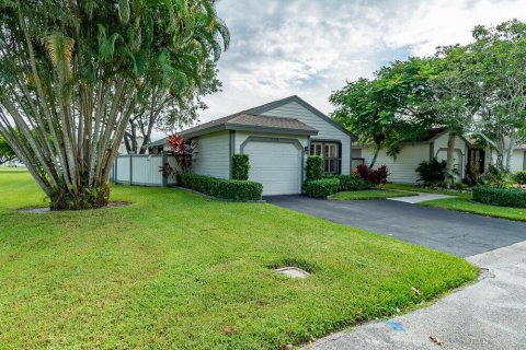 House in Wellington, Florida 2 bedrooms, 114.36 sq.m. № 2082067 - photo 2