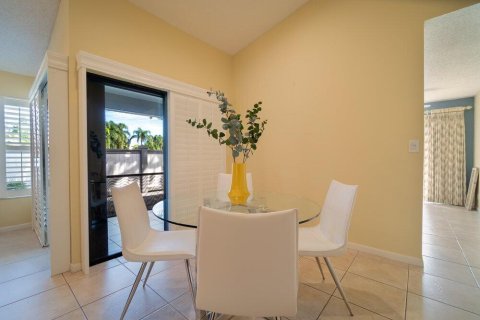 House in Wellington, Florida 2 bedrooms, 114.36 sq.m. № 2082067 - photo 5