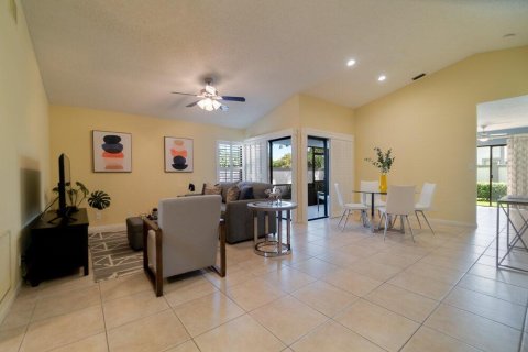 House in Wellington, Florida 2 bedrooms, 114.36 sq.m. № 2082067 - photo 4