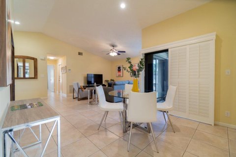House in Wellington, Florida 2 bedrooms, 114.36 sq.m. № 2082067 - photo 18
