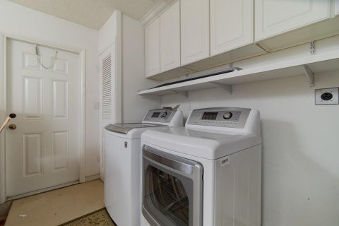 House in Wellington, Florida 2 bedrooms, 114.36 sq.m. № 2082067 - photo 14