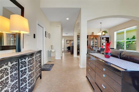 House in Sorrento, Florida 4 bedrooms, 246.75 sq.m. № 1757342 - photo 4