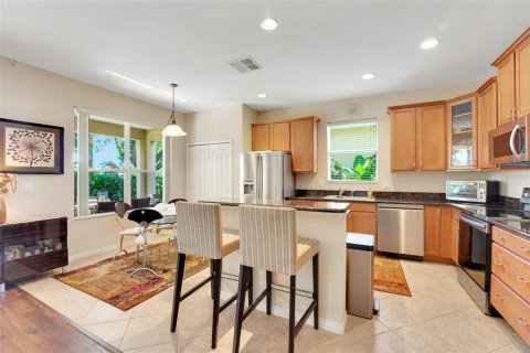 House in Sorrento, Florida 4 bedrooms, 246.75 sq.m. № 1757342 - photo 13
