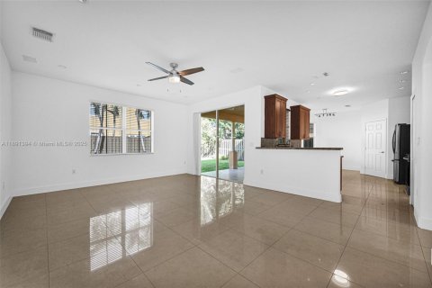 Villa ou maison à louer à Miami, Floride: 4 chambres, 263.01 m2 № 1945655 - photo 17