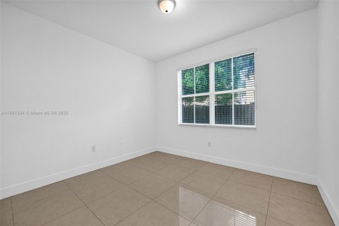 Villa ou maison à louer à Miami, Floride: 4 chambres, 263.01 m2 № 1945655 - photo 29