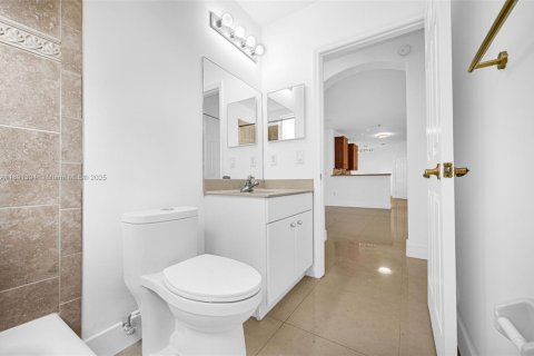 Villa ou maison à louer à Miami, Floride: 4 chambres, 263.01 m2 № 1945655 - photo 27