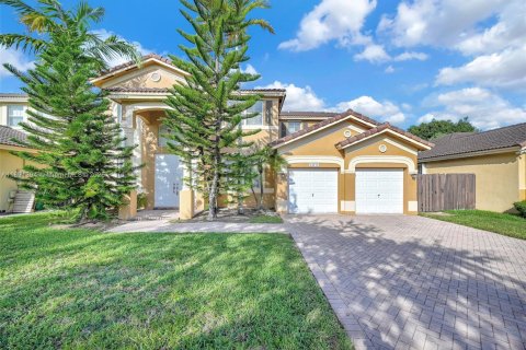 Villa ou maison à louer à Miami, Floride: 4 chambres, 263.01 m2 № 1945655 - photo 4