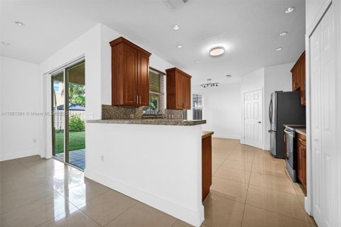 Villa ou maison à louer à Miami, Floride: 4 chambres, 263.01 m2 № 1945655 - photo 18