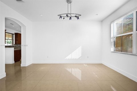 Villa ou maison à louer à Miami, Floride: 4 chambres, 263.01 m2 № 1945655 - photo 14
