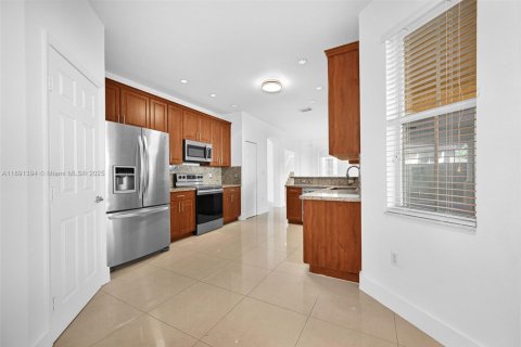 Villa ou maison à louer à Miami, Floride: 4 chambres, 263.01 m2 № 1945655 - photo 21