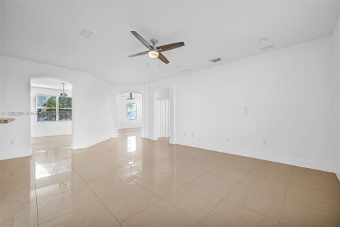 Villa ou maison à louer à Miami, Floride: 4 chambres, 263.01 m2 № 1945655 - photo 16