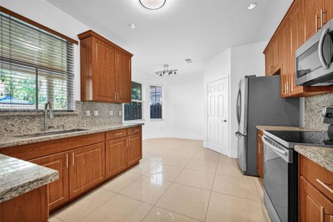 Villa ou maison à louer à Miami, Floride: 4 chambres, 263.01 m2 № 1945655 - photo 22
