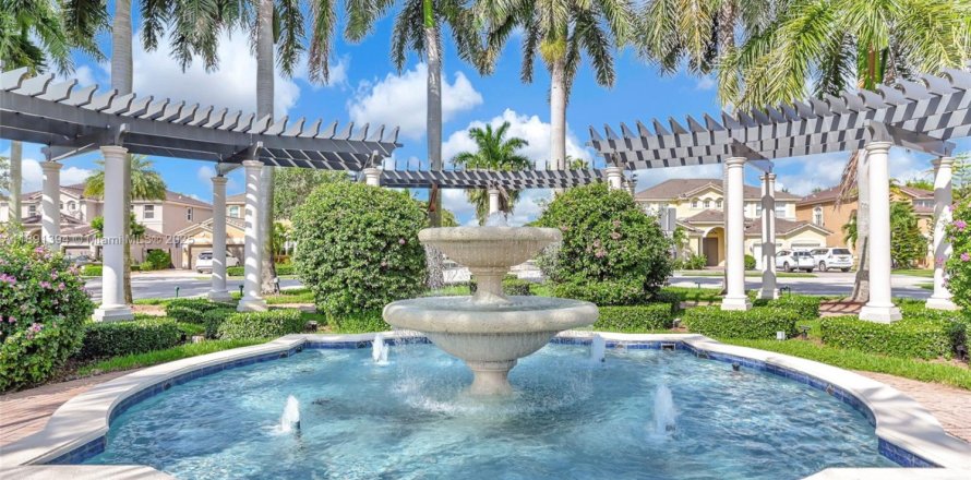 Villa ou maison à Miami, Floride 4 chambres, 263.01 m2 № 1945655