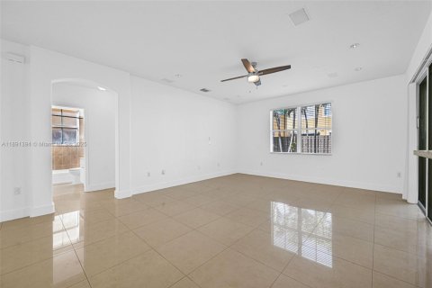 Villa ou maison à louer à Miami, Floride: 4 chambres, 263.01 m2 № 1945655 - photo 15