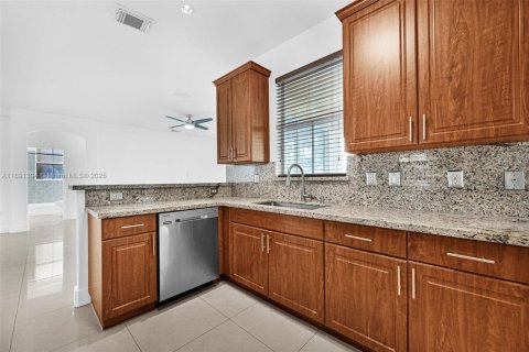 Villa ou maison à louer à Miami, Floride: 4 chambres, 263.01 m2 № 1945655 - photo 24