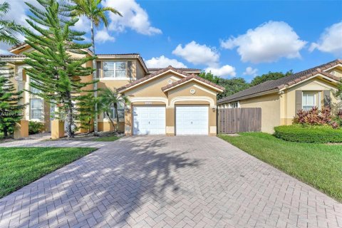 Villa ou maison à louer à Miami, Floride: 4 chambres, 263.01 m2 № 1945655 - photo 5