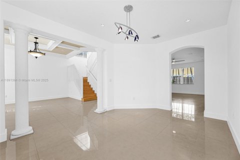Villa ou maison à louer à Miami, Floride: 4 chambres, 263.01 m2 № 1945655 - photo 13