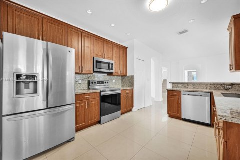 Villa ou maison à louer à Miami, Floride: 4 chambres, 263.01 m2 № 1945655 - photo 19