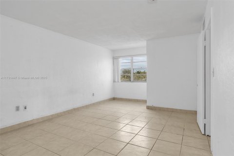 Copropriété à vendre à Pinecrest, Floride: 2 chambres, 98.1 m2 № 1951865 - photo 14