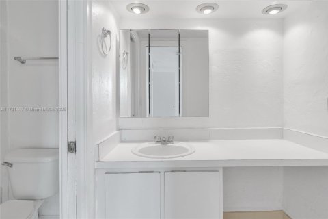 Copropriété à vendre à Pinecrest, Floride: 2 chambres, 98.1 m2 № 1951865 - photo 12