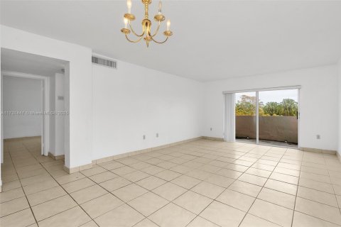 Copropriété à vendre à Pinecrest, Floride: 2 chambres, 98.1 m2 № 1951865 - photo 1