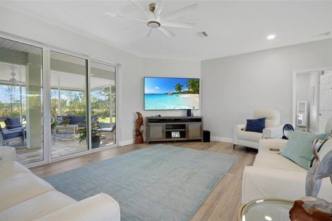 House in Palm Coast, Florida 4 bedrooms, 455.22 sq.m. № 2150301 - photo 7