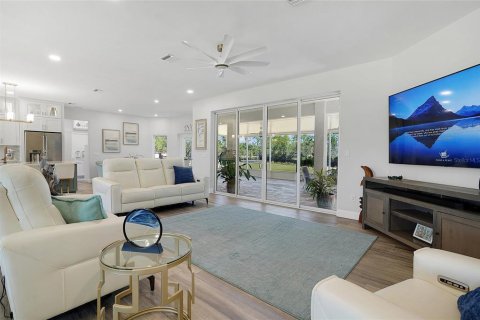 House in Palm Coast, Florida 4 bedrooms, 455.22 sq.m. № 2150301 - photo 8