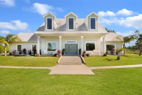 House in Palm Coast, Florida 4 bedrooms, 455.22 sq.m. № 2150301 - photo 2