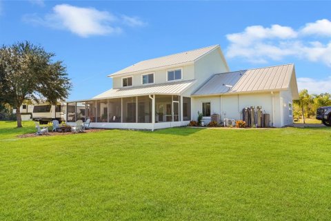 House in Palm Coast, Florida 4 bedrooms, 455.22 sq.m. № 2150301 - photo 4