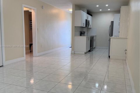 Condominio en venta en Miami, Florida, 1 dormitorio, 61.32 m2 № 2008641 - foto 4