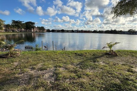 Condominio en venta en Miami, Florida, 1 dormitorio, 61.32 m2 № 2008641 - foto 24