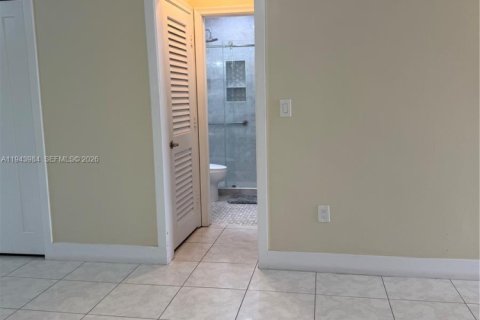 Condominio en venta en Miami, Florida, 1 dormitorio, 61.32 m2 № 2008641 - foto 13