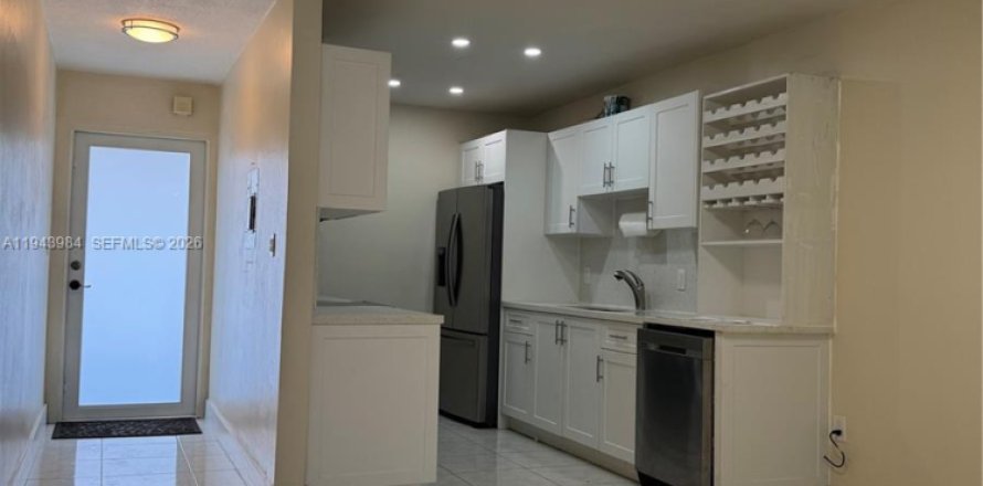 Condominio en Miami, Florida, 1 dormitorio  № 2008641