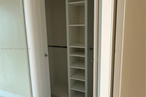 Condominio en venta en Miami, Florida, 1 dormitorio, 61.32 m2 № 2008641 - foto 9