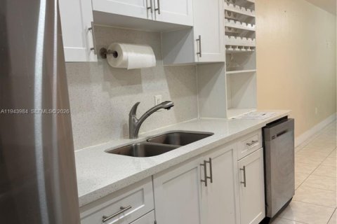 Condominio en venta en Miami, Florida, 1 dormitorio, 61.32 m2 № 2008641 - foto 6