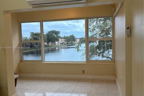 Condominio en venta en Miami, Florida, 1 dormitorio, 61.32 m2 № 2008641 - foto 10