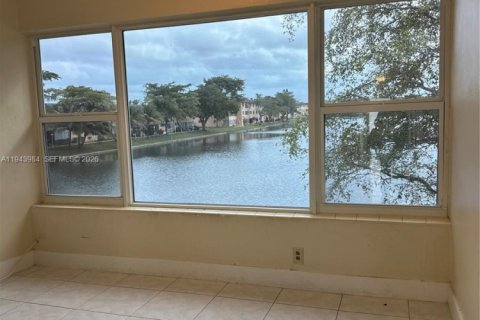 Condominio en venta en Miami, Florida, 1 dormitorio, 61.32 m2 № 2008641 - foto 11