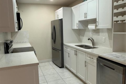 Condominio en venta en Miami, Florida, 1 dormitorio, 61.32 m2 № 2008641 - foto 5