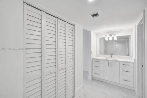 Снять в аренду кондоминиум в Авентура, Флорида 2 спальни, 100.24м2, № 1961960 - фото 16