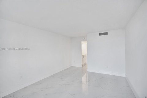 Снять в аренду кондоминиум в Авентура, Флорида 2 спальни, 100.24м2, № 1961960 - фото 26